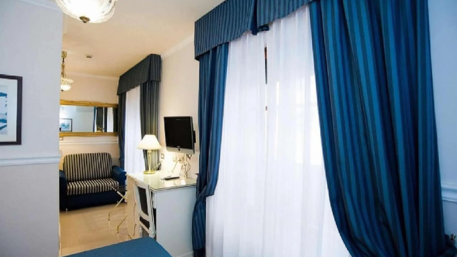 The Port Residence Livorno 3*,  Italien