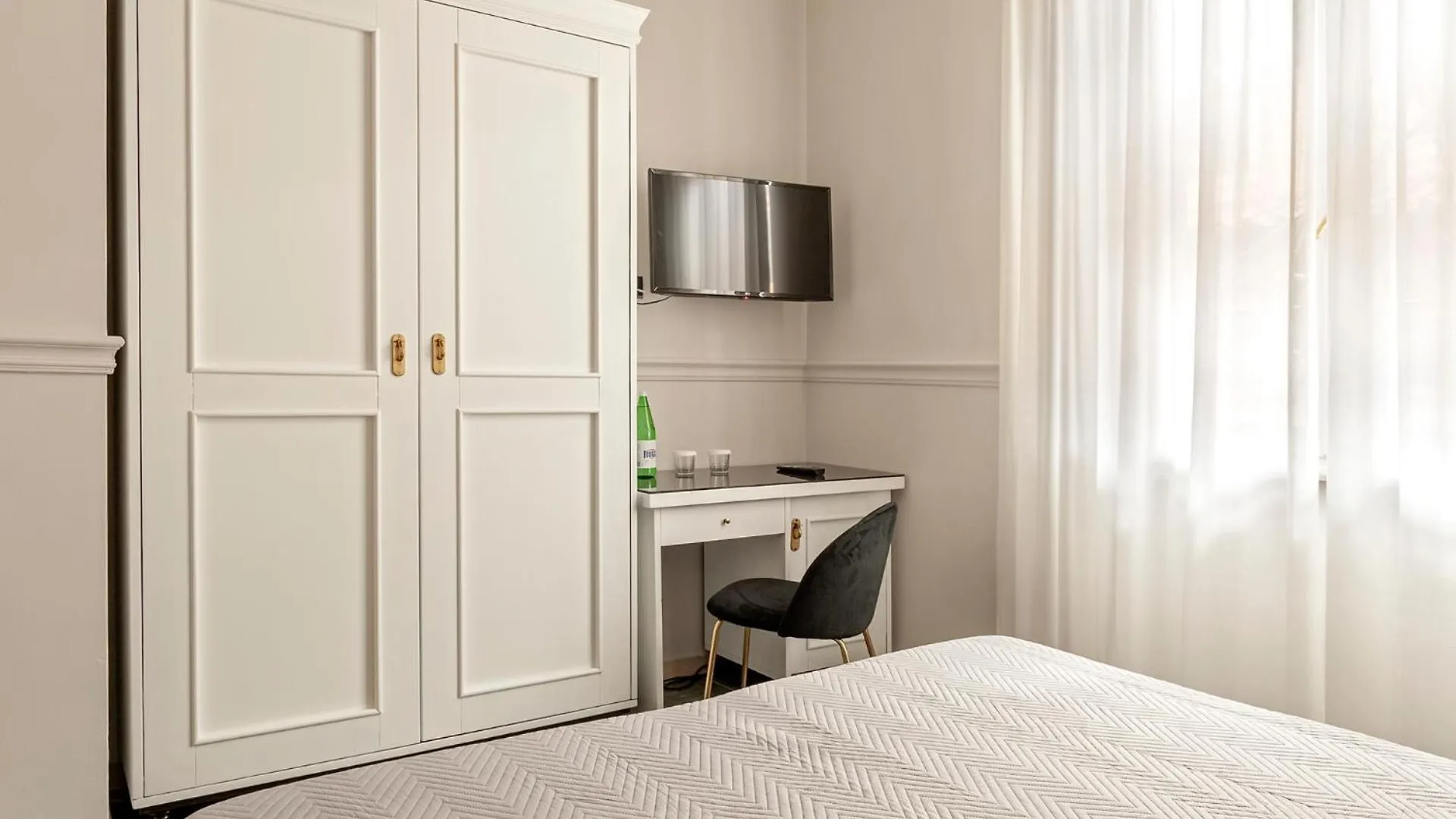 The Port Residence Livorno Italien