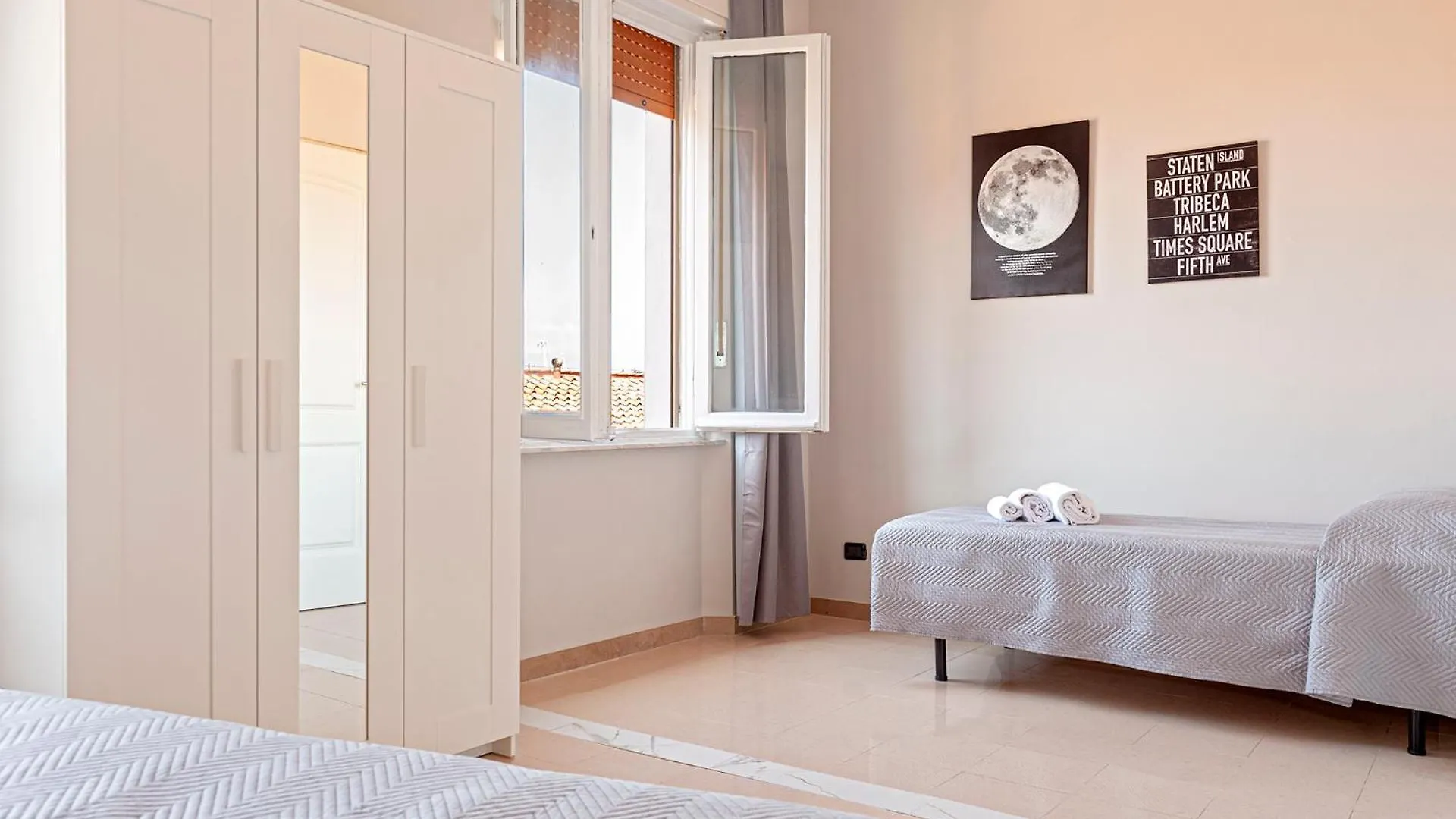 The Port Residence Livorno 3*,  Italien